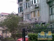 陕西南路品质小区,朝南主卧室,看房方便。