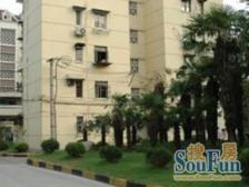 8号线,小世界边,边套全明电梯大一房,出房量低。