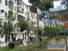 卧室双正南边套全明有双天井,看房随时我有钥匙,诚售看中都好谈