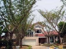 西邻内湖 东靠小公园 位置安静 花园千平