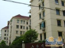 一楼送花园,小户型,近地铁,小区入口附近