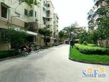 带阁楼好房,阁楼两房,出入方便,带固定租赁车位