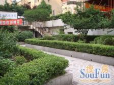 客厅带阳台,精装修,近商圈,主卧朝南,小区中心位置