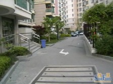 海伦路地铁 可看四件套 三开间朝南两房 采光全天