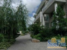 新出,不靠路联排别墅,送大花园,出国急卖,税费各付,看房方便