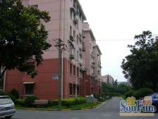 地铁12号线700米,安静位置,精装修,采光通风好。