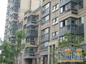 多轨交汇与环球港相邻香港品质楼盘