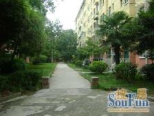 一楼带院子南北小两房采光好业主急售无遮挡无噪音