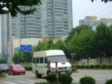 三面采光,60平大客厅,中间楼层,停车位充足。