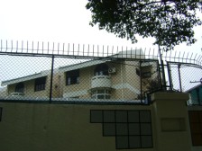 三面采光,60平大客厅,中间楼层,停车位充足。