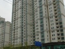 此房06年小区板式楼,两梯三户,全南满眼绿化、大阳台