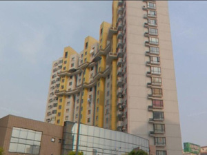 小区中心位置,中式风格,主卧朝南,采光充足