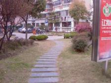 2002年小区 小区密度低 一梯两户 得房率高 车位充足