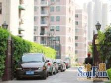 交通便利离江苏路地铁口2号线,11号线200米左右,