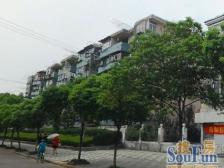 这是一套总价单价低,得房率高的双阳台户型