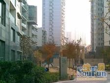 此房屋精装修带产权车位,,中层南北通户型