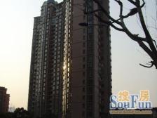 世纪大道地铁口,源深体育馆旁,三房朝南!百万装修