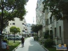 一楼有小院,精装自住,保养很不错,满两年无增值税