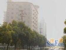 精装修带阁楼,阁楼可以住人,带地暖,空调