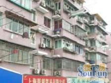 此房属于一室一厅格局,带有院子,实际使用空间大