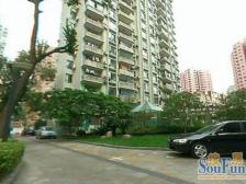 地铁口,次新房,板式大4房,有大花园,有大地下室。