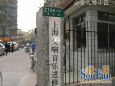 公安大楼上1房,诚意出售中间楼层诚意卖近徐家汇公园