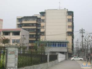 较场坝西街64号3室1厅东南