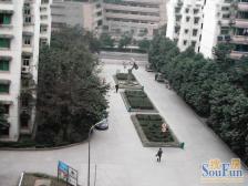 大渡口轻轨站,区府背后小区 业主称心卖 出价就丢