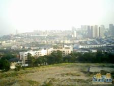 彩云湖畔,精装两房,生活交通配套便利。