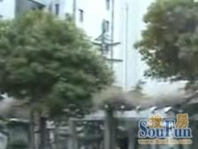 小区内部配,儿童游乐设施,地下停车场。距10号线194米。