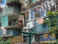 中 环 旁 边 近 地 铁 楼 层 好 位 置 佳 花园边上