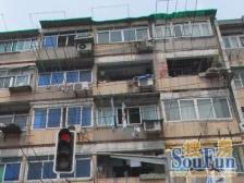 厨卫朝北,小区中心位置,主卧朝南,小区景观位置