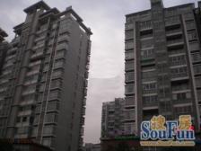 必看好房,下地铁就到家,电梯高区豪装中央空调加地暖,南北视野开阔。