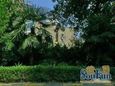 中高层电梯两室一厅,采光明亮视野开阔,光照充足地段好!