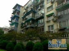 森林公园一路之隔满五年产权清晰。有阁楼,有产权车位