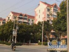 地铁口带露台阁楼使用率高,业主诚意自住,活动空间大