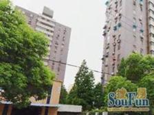 双南户型,户型很方正,位置优越。