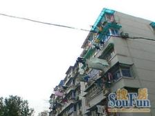 临街 靖宇中路菜市场这里,人流量大!总价低 价格可谈