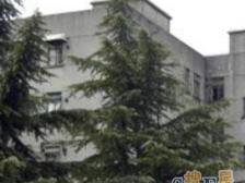 厨卫朝北,小区中心位置,主卧朝南,小区景观位置