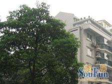 地段好,近海伦路地铁站,周边配套齐全,生活设施完善