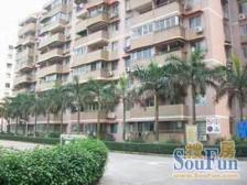 一梯三户,南北通透,小区入口附近,居家装修,诚意出售,配套完善