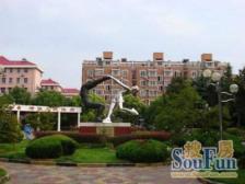 新上房源,精装修,随时可以看,诚意出售,中心位置