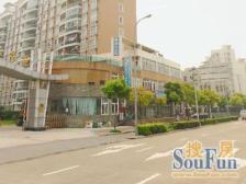 小区层高高,居住舒适,环境优雅,近14与6号线,商场+建平
