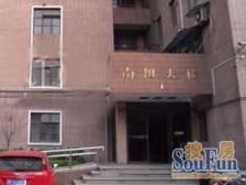 静安寺商圈,闹中取静,地段好,配套齐全,视野开阔。