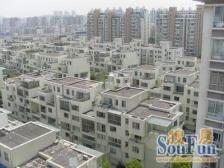 带露台和地下室加车库的一套别墅,使用面积非常大可以加装电梯