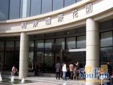 主卧朝南,中式风格,小区中心位置,采光充足