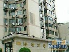 繁华地段,居家装修,采光充足,主卧朝南