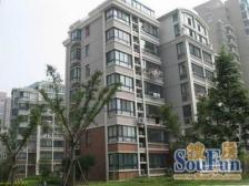 电梯房、主卧朝南、双阳台、小区中心位置、近地铁三号线