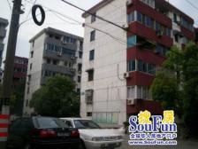 两房朝南,楼层低,带独立自行车库。