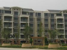 一梯两户,客厅带阳台,环境优美,居家装修